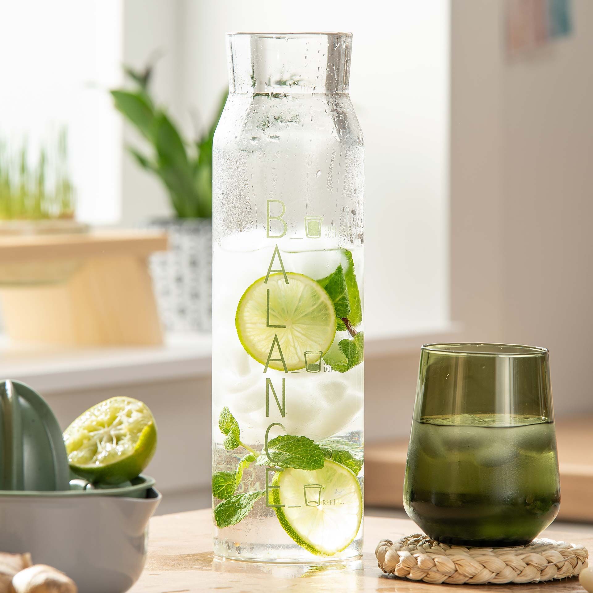 Glaskaraffe mit Trinkskala, 900ml