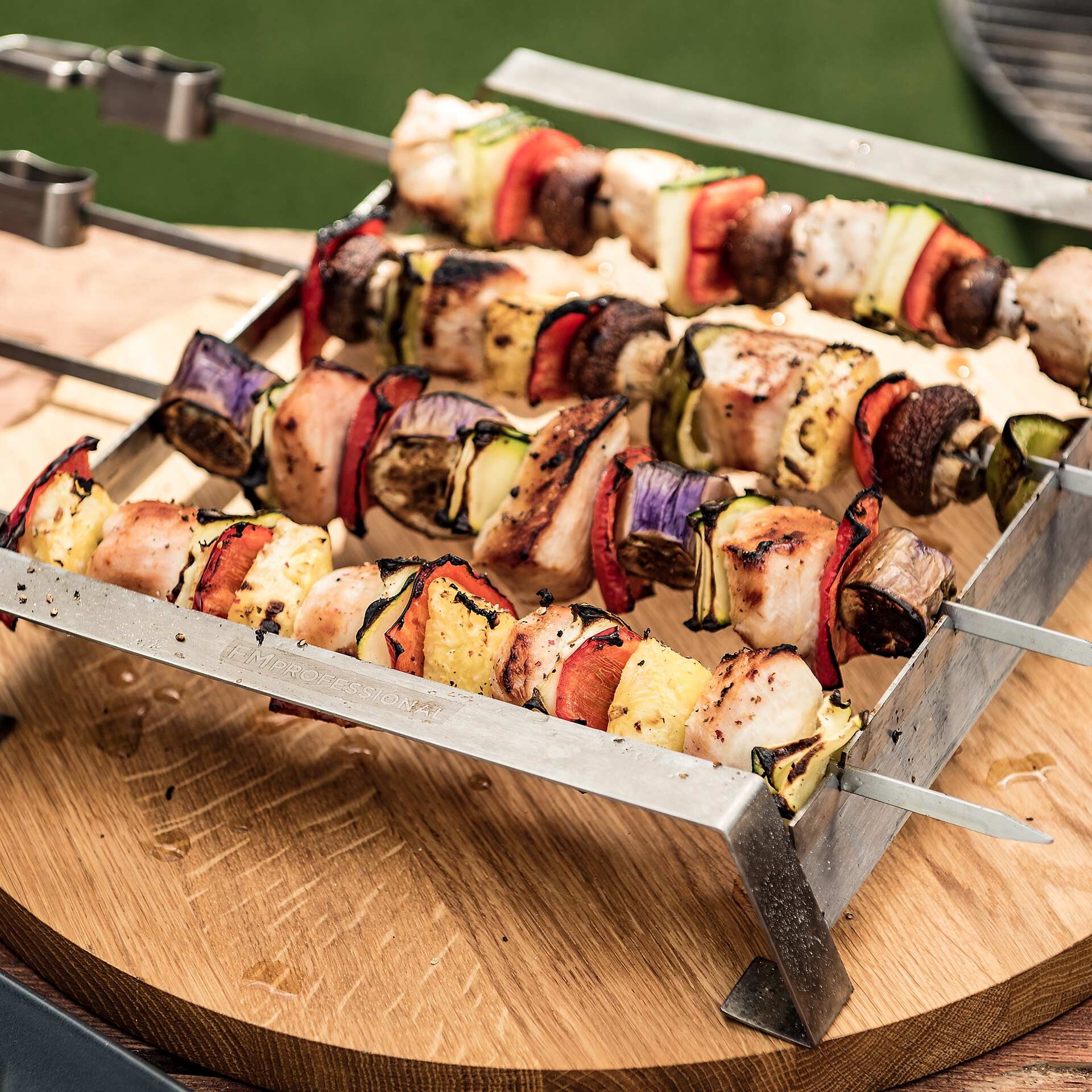 Grillspieße mit Halterung und Abstreifer