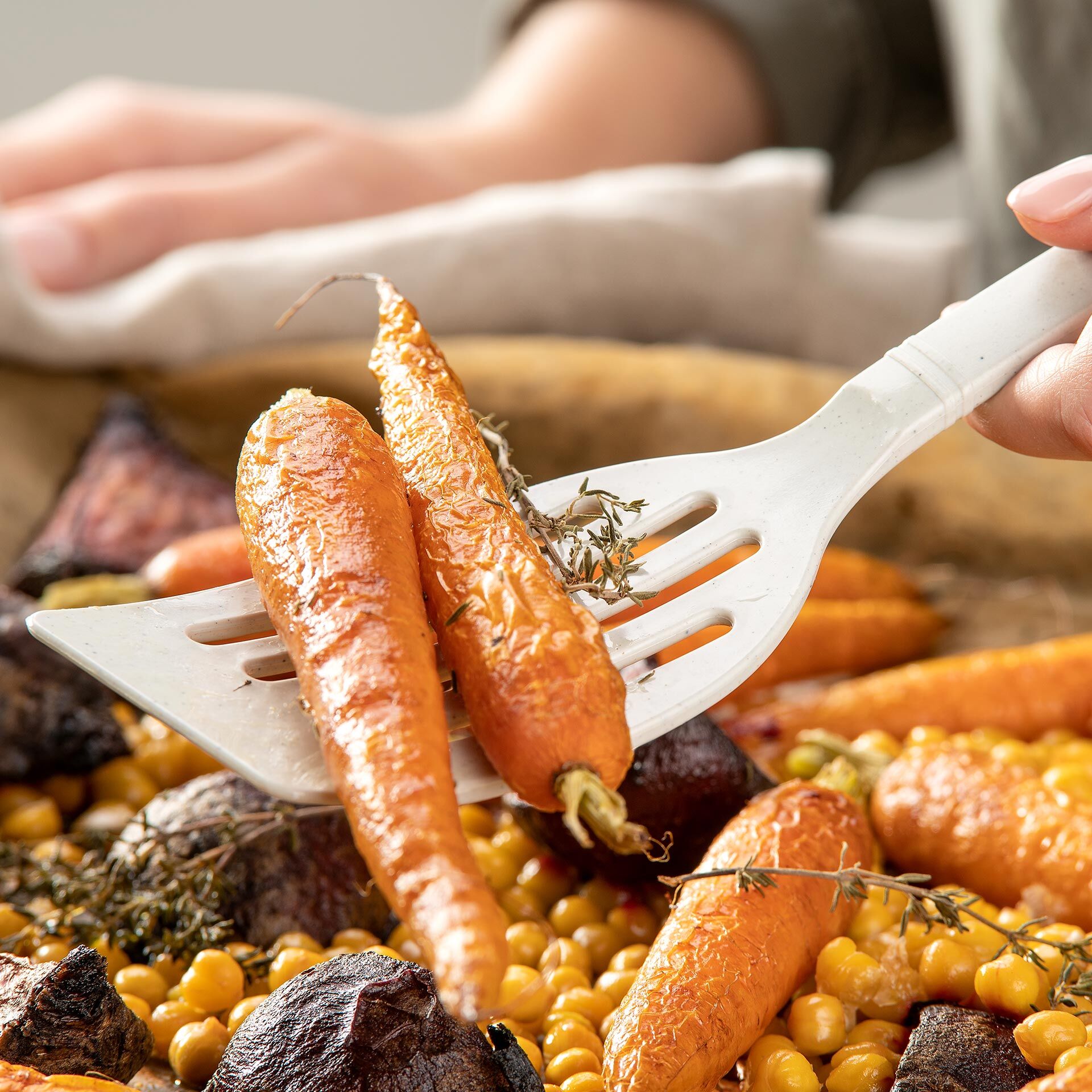 Pfannenwender mit Schlitzen Balance, grau