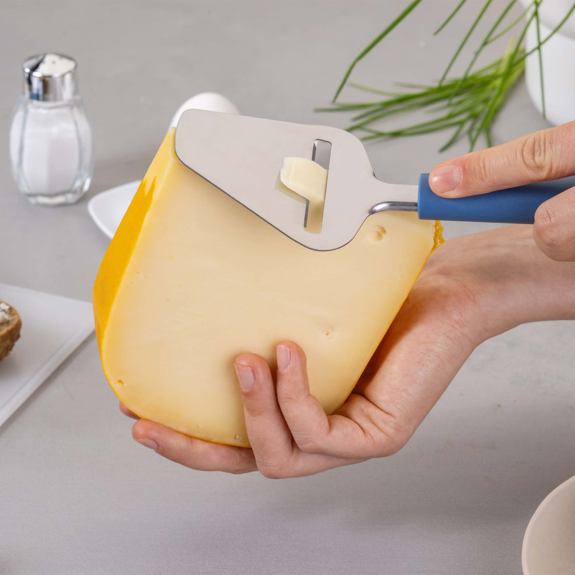 Käsehobel Essential, blau