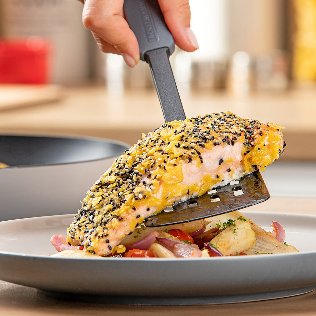 Pfannenwender mit Schlitzen Statement