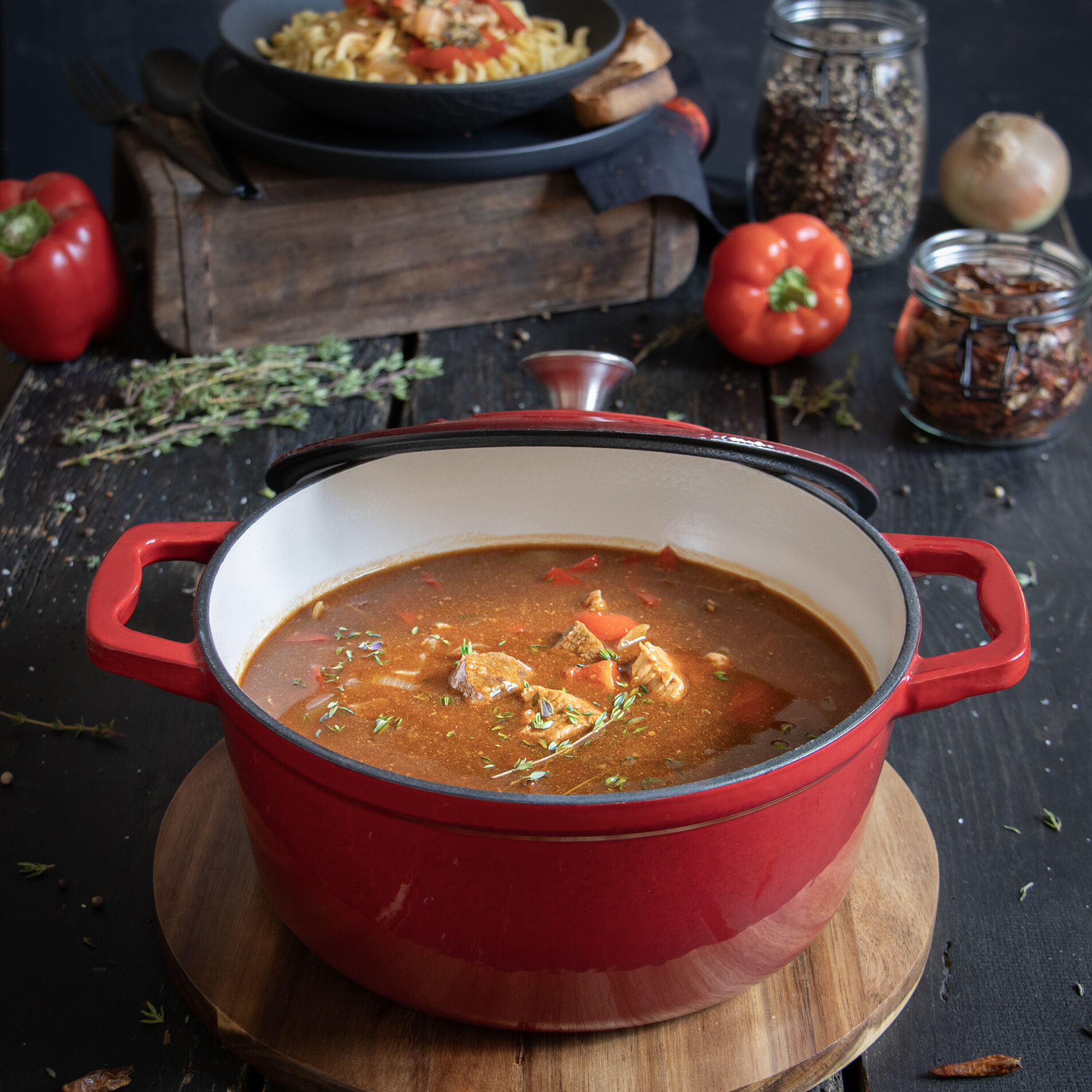 Servierpfanne mit Deckel kirschrot Ø28cm