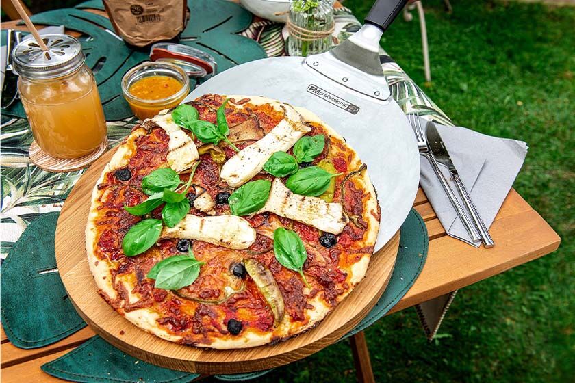 Pizza auf Brett Pizza auf Brett