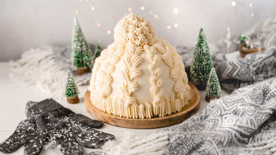 Cremefarbene Zipfelmützen-Torte