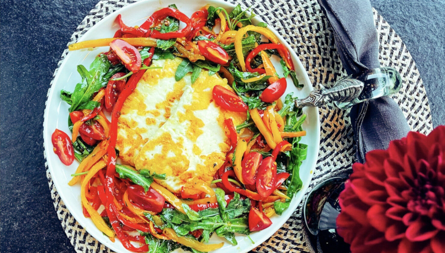 Halloumi mit dreierlei Paprika & Rucola