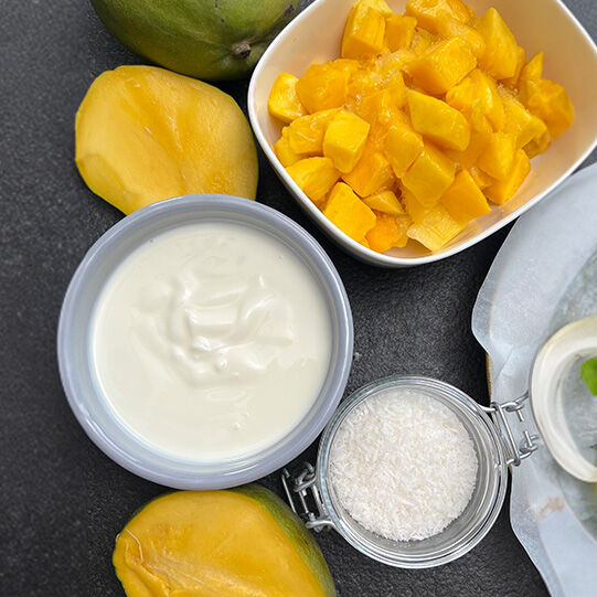 Gefrorene Mango mit Schokolade