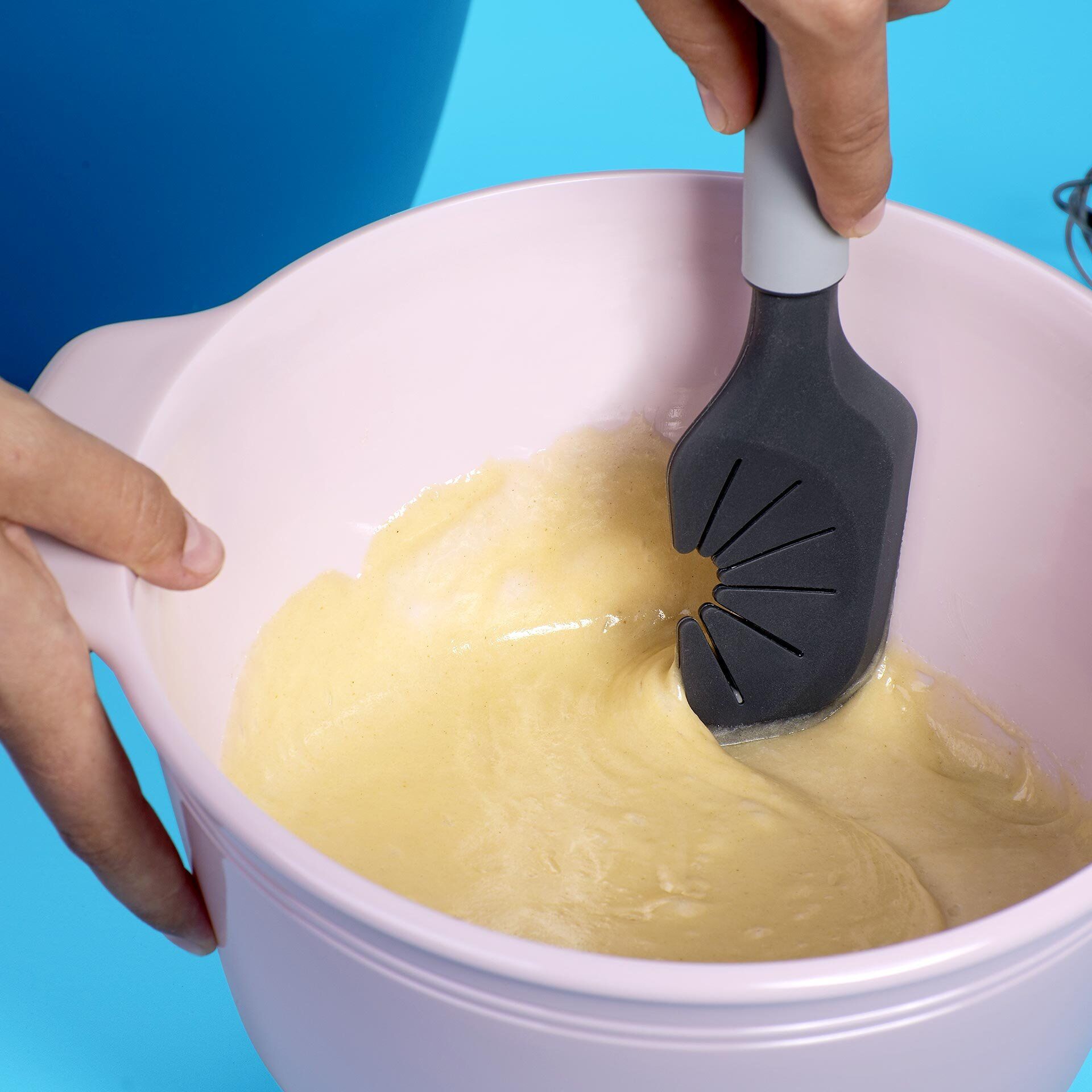 Teigschaber mit Schneebesenreiniger