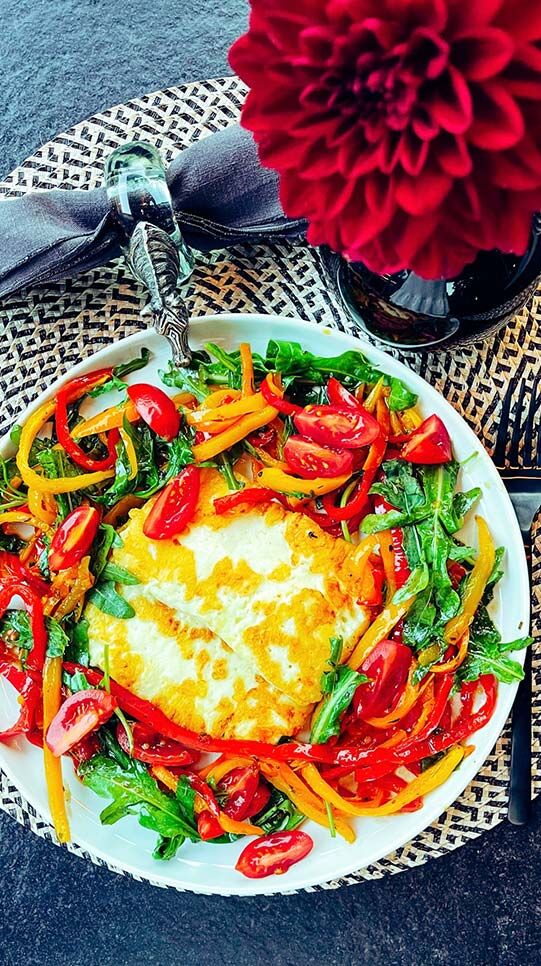 Halloumi mit dreierlei Paprika & Rucola