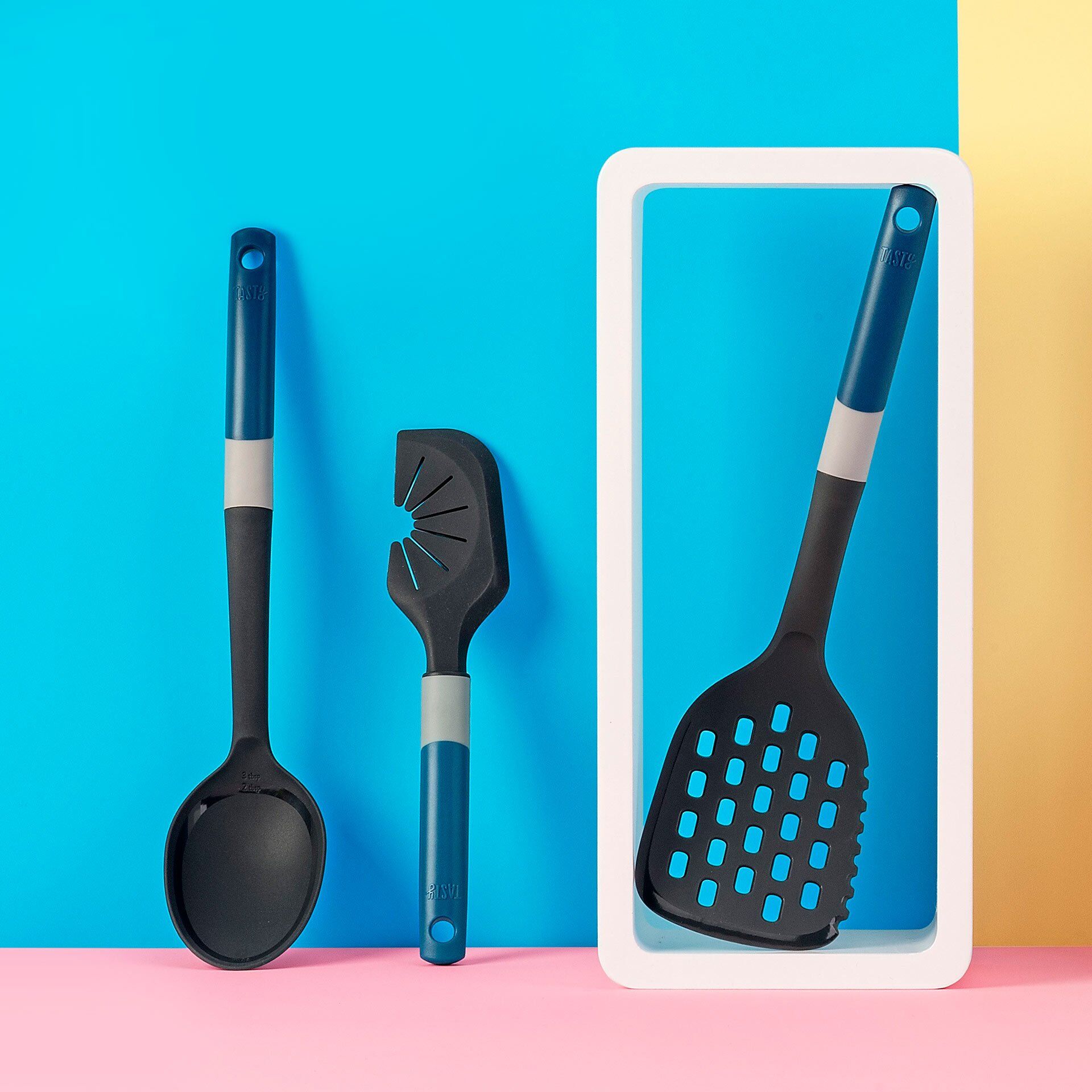 Teigschaber mit Schneebesenreiniger