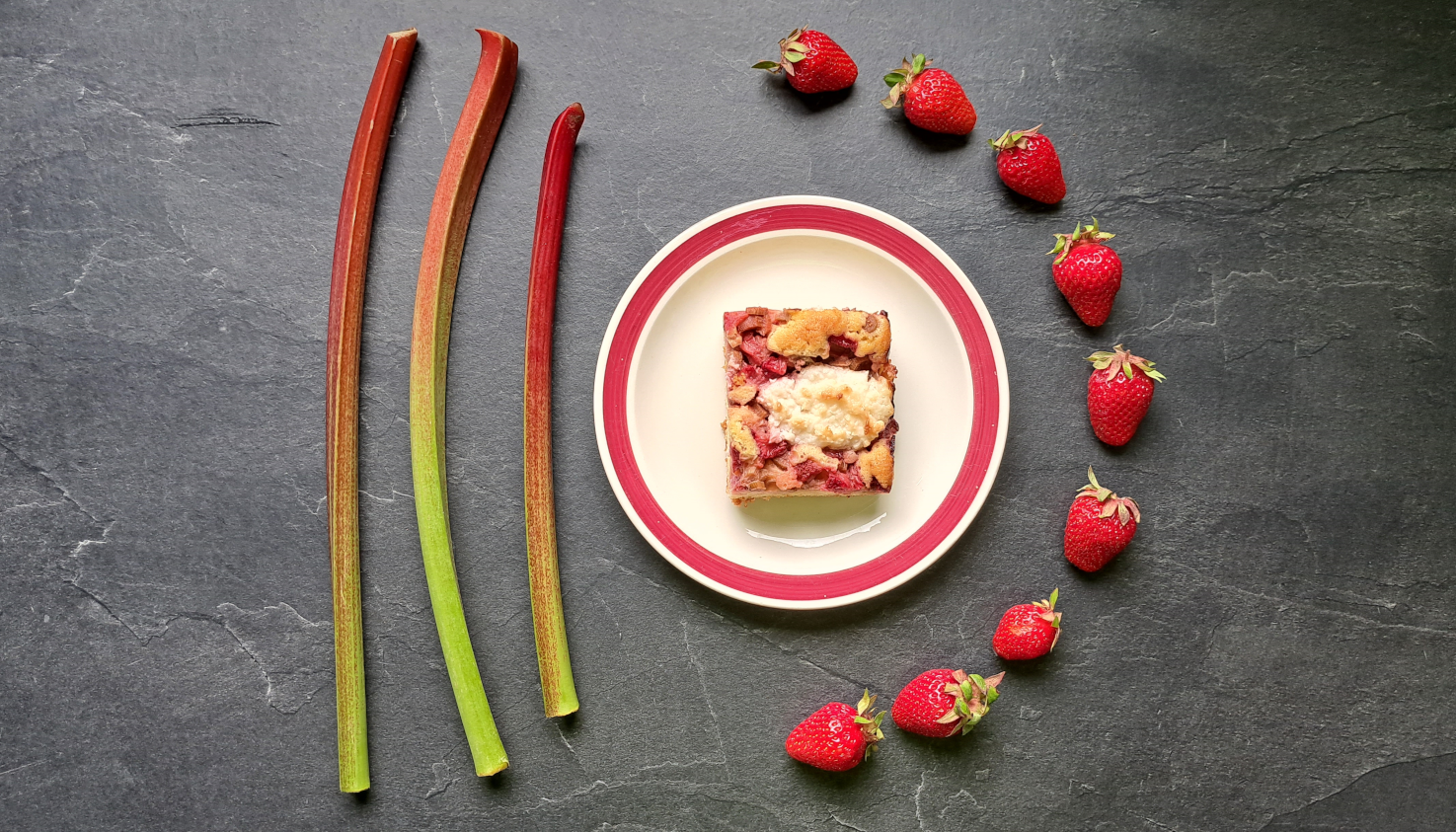 Erdbeer-Rhabarber-Kuchen Erdbeer-Rhabarber-Kuchen