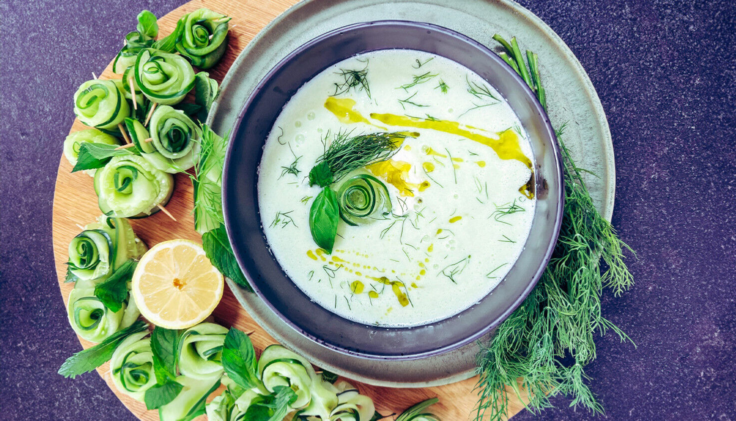 Kalte Gurkensuppe mit Joghurt Kalte Gurkensuppe mit Joghurt