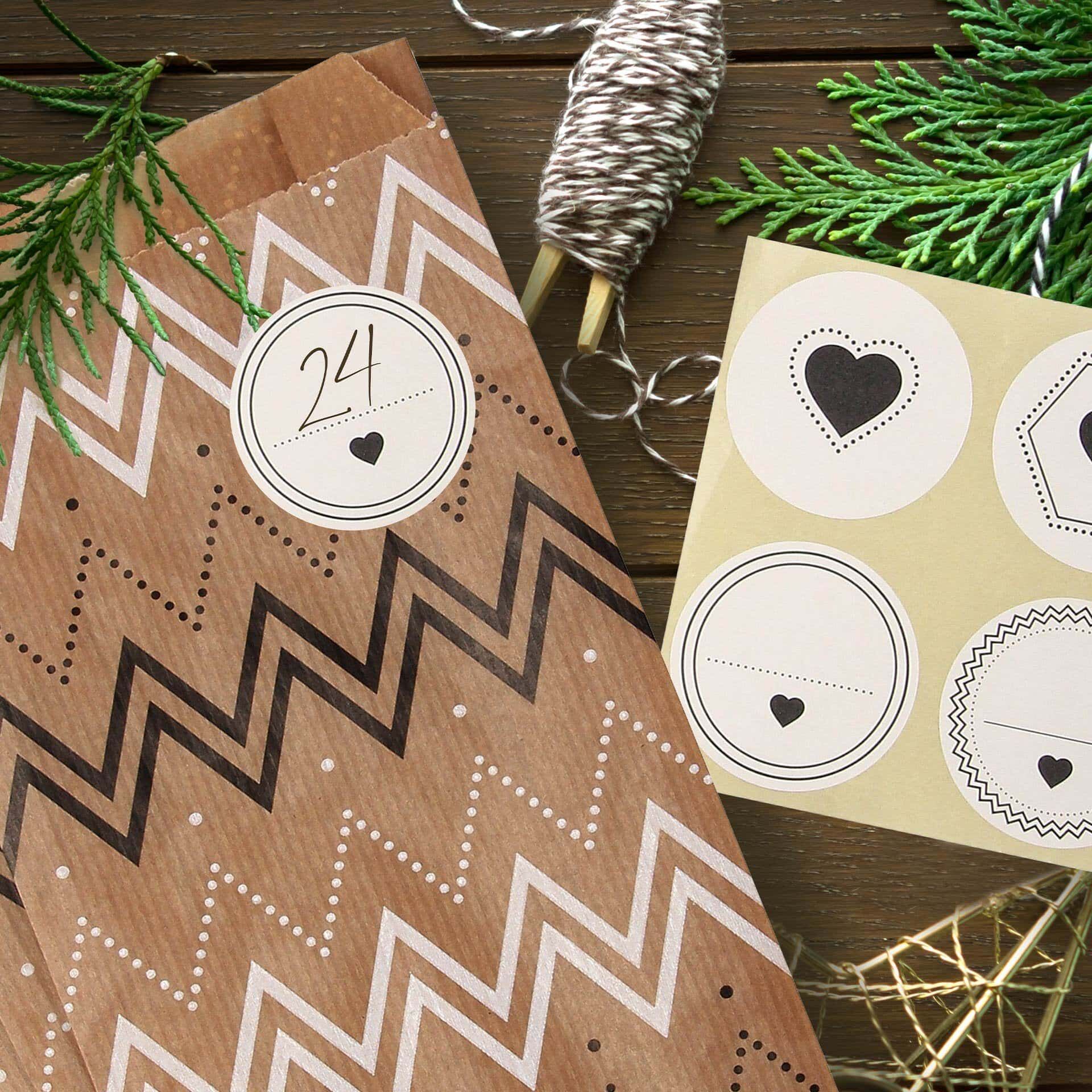 Adventskalender-Set, 24 Geschenktüten inkl. Sticker