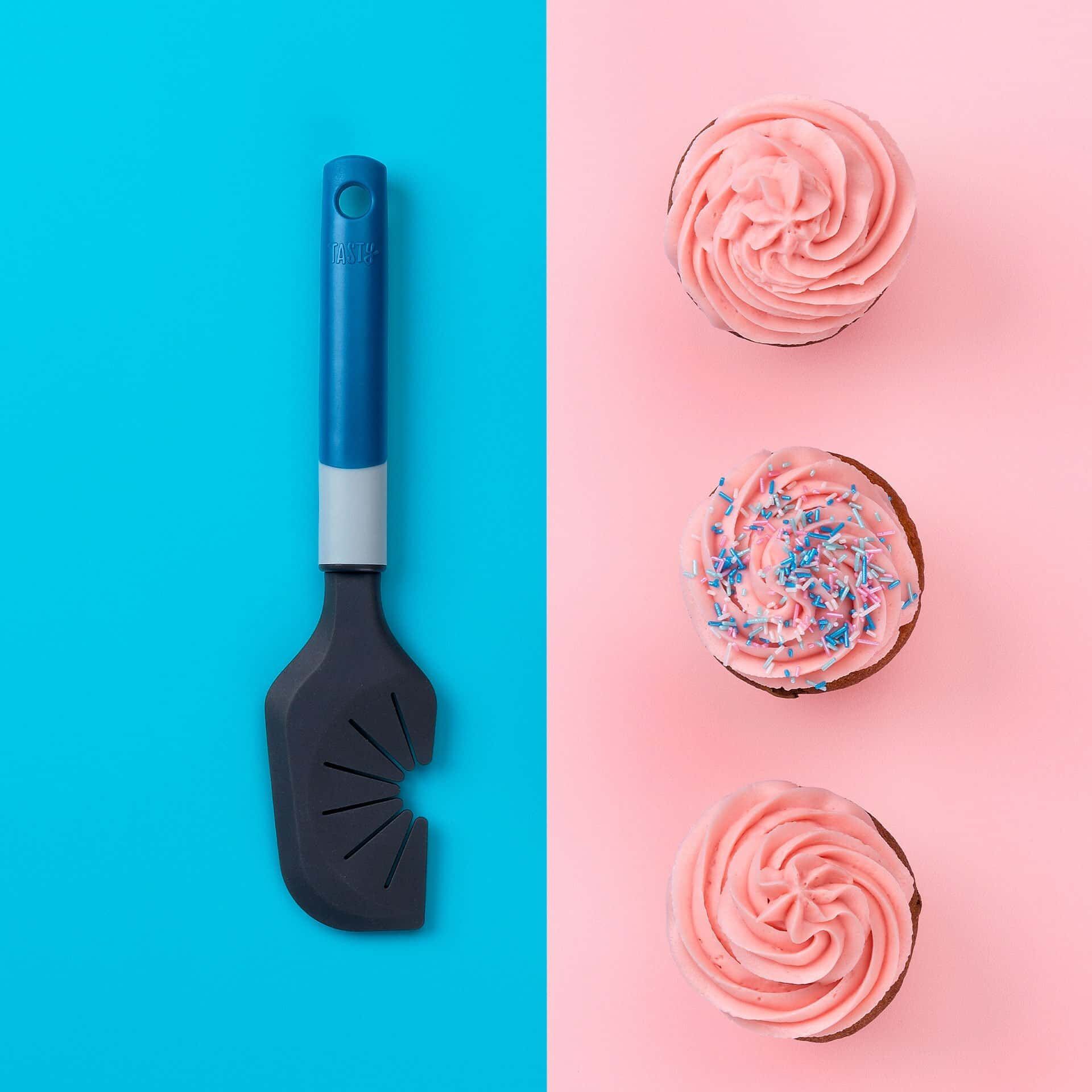 Teigschaber mit Schneebesenreiniger