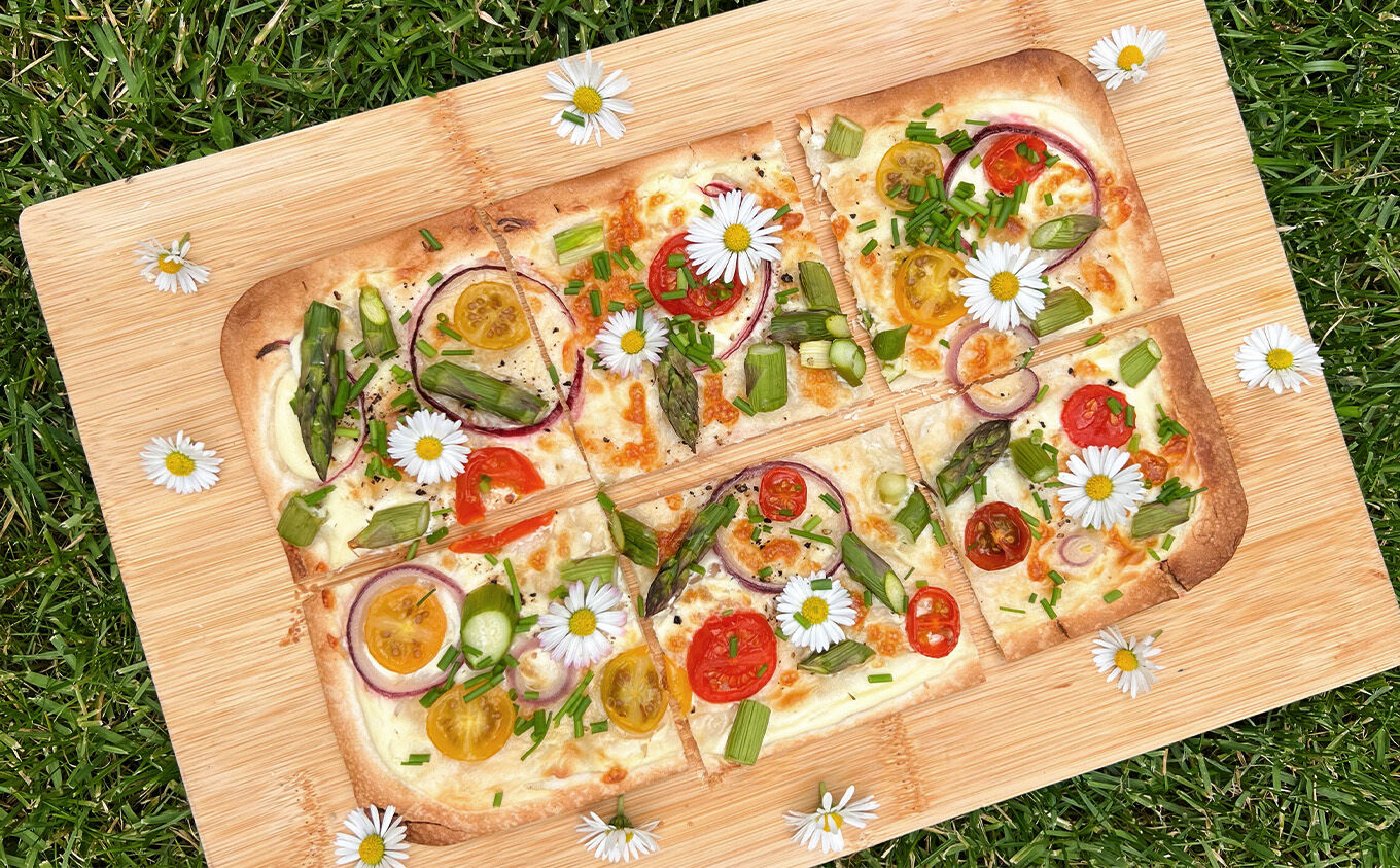 Flammkuchen mit grünem Spargel