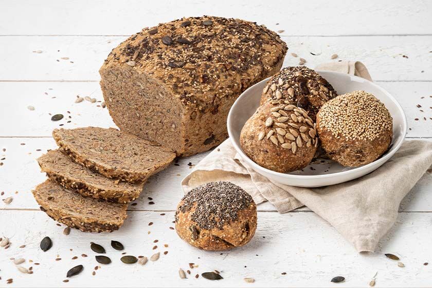 Knuspriges Brot und Brötchen Knuspriges Brot und Brötchen