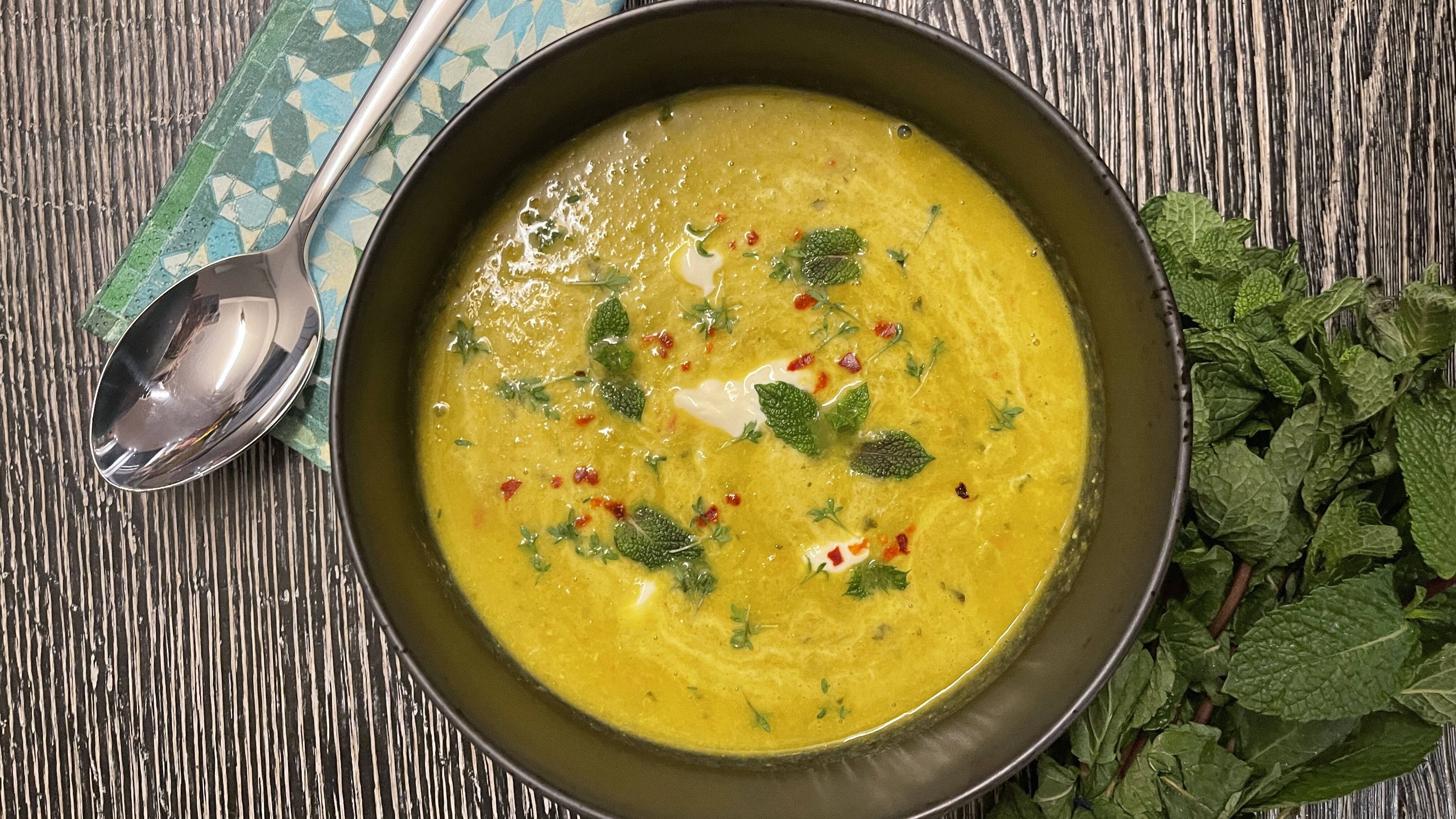 Erbsensuppe mit Mango