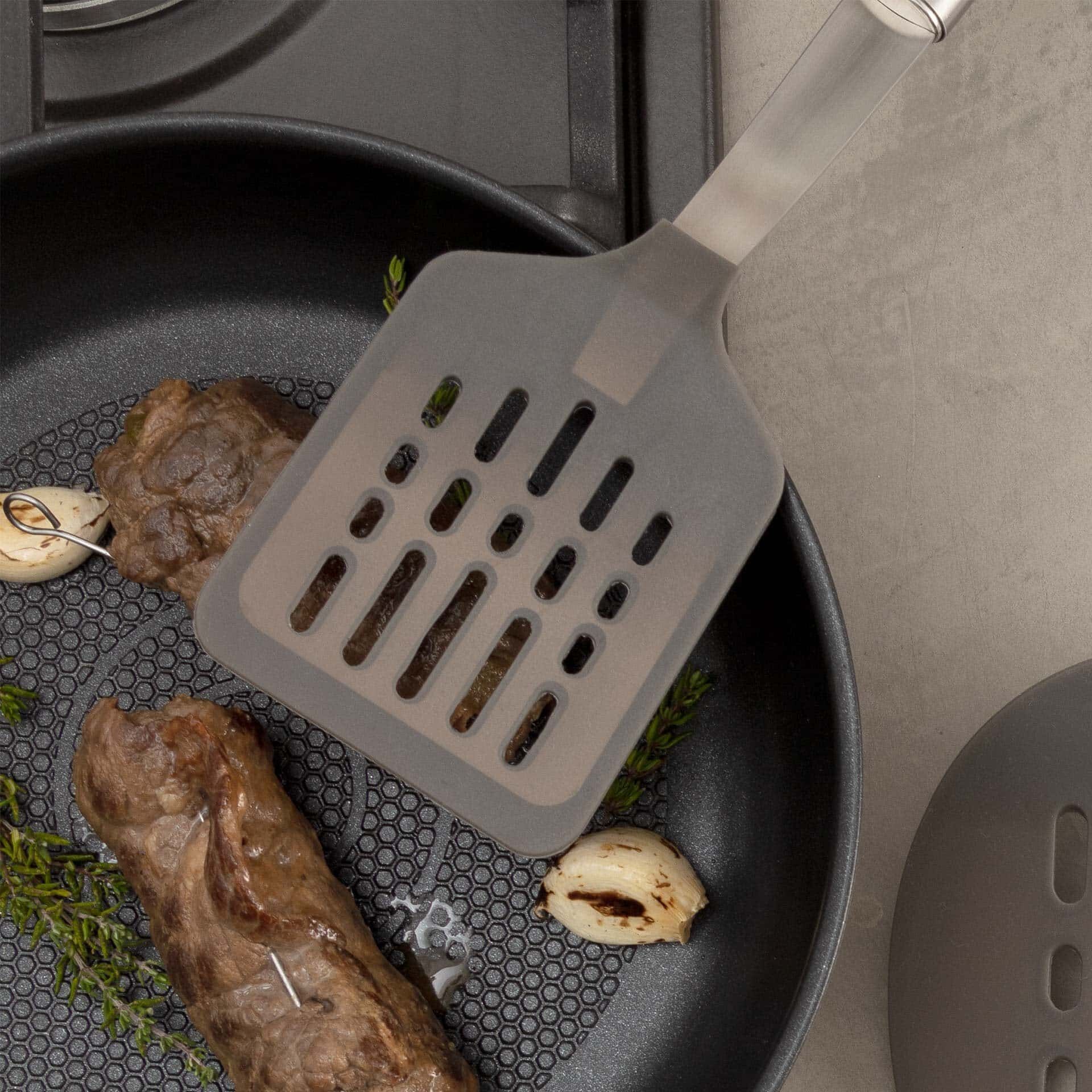 Pfannenwender mit Schlitzen München, 31cm