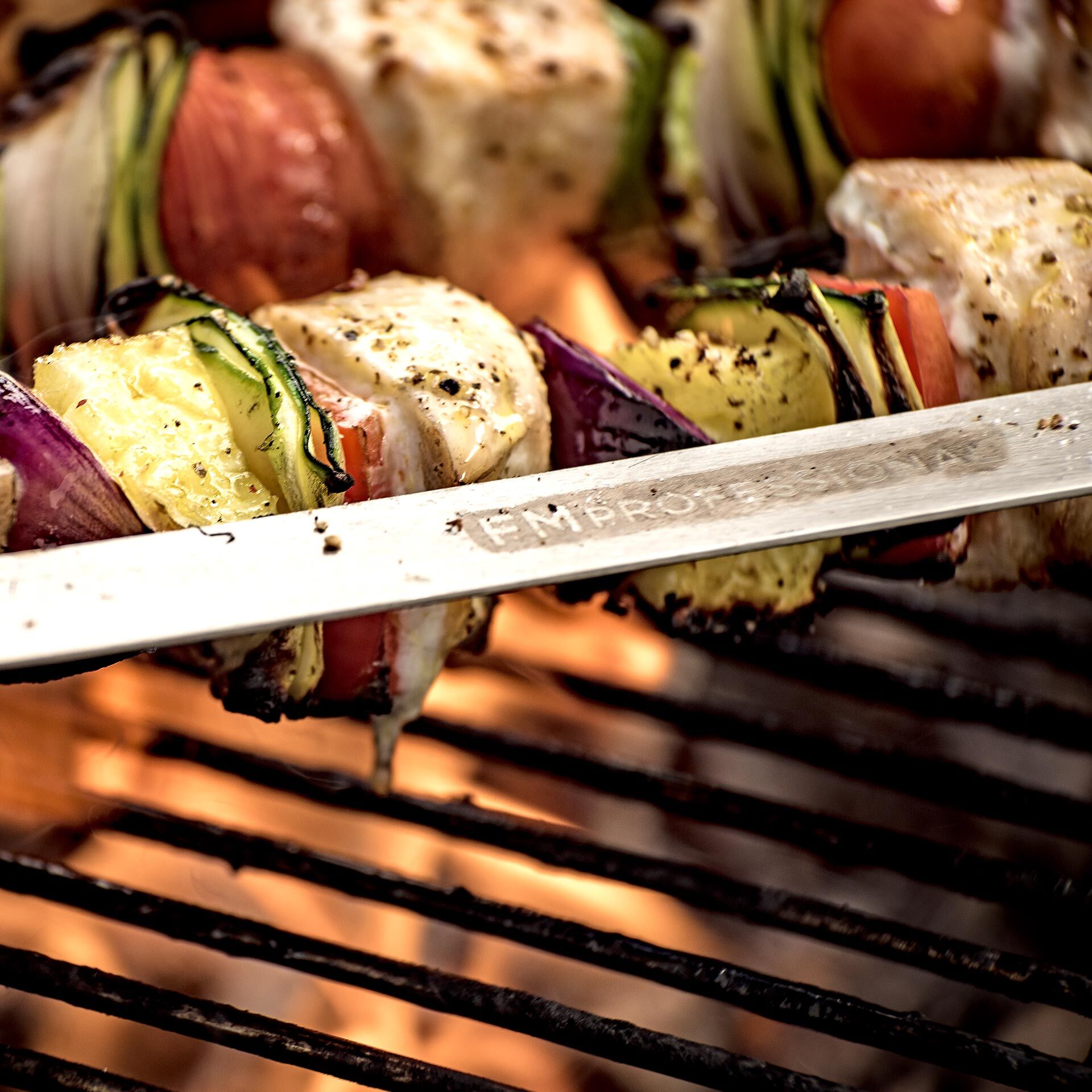 Grillspieße mit Halterung und Abstreifer