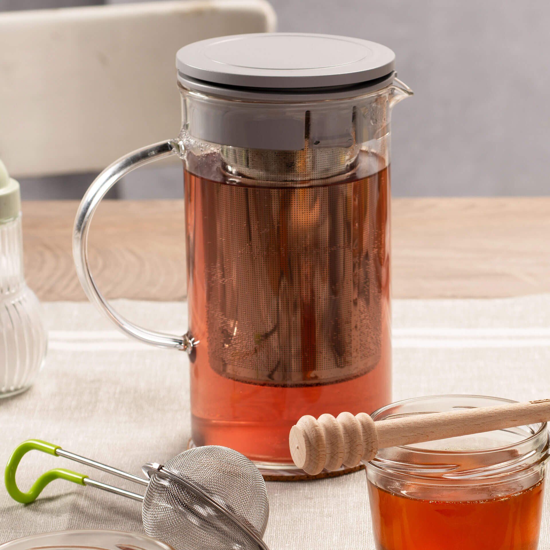 Teekanne mit Filter