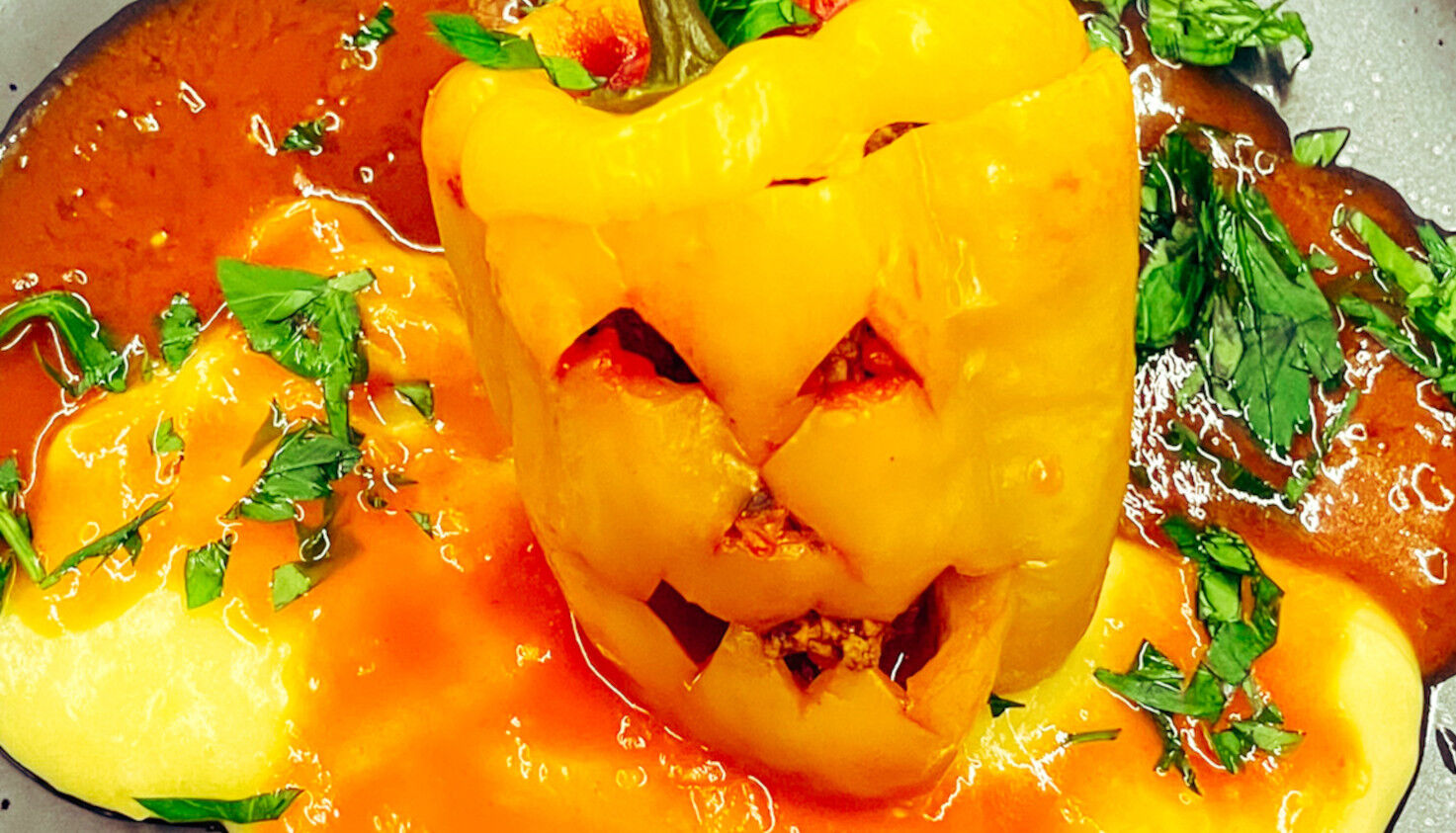 Gefüllte Paprika mit Hackfleisch Gefüllte Paprika mit Hackfleisch