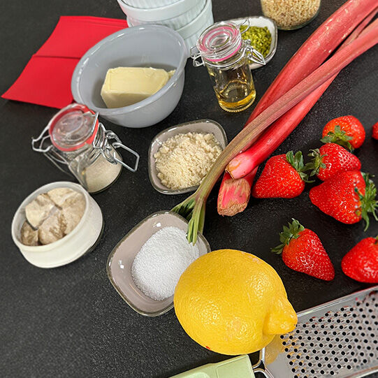 Erdbeer-Rhabarber-Crumble Erdbeer-Rhabarber-Crumble