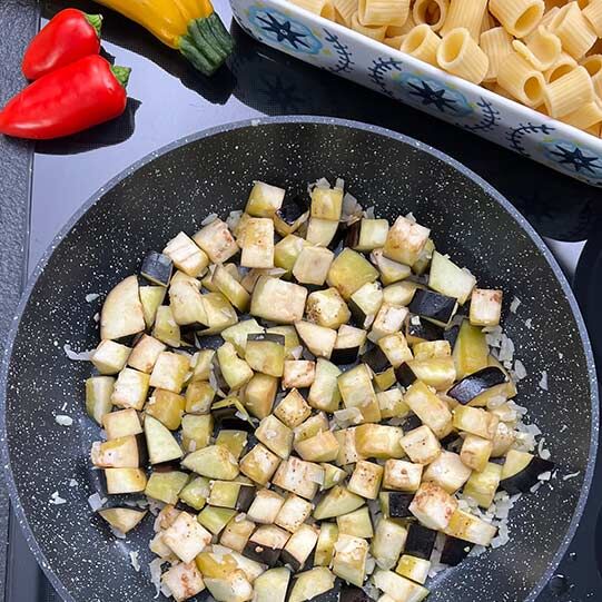 Rigatoni-Gratin mit Gemüse & Käse