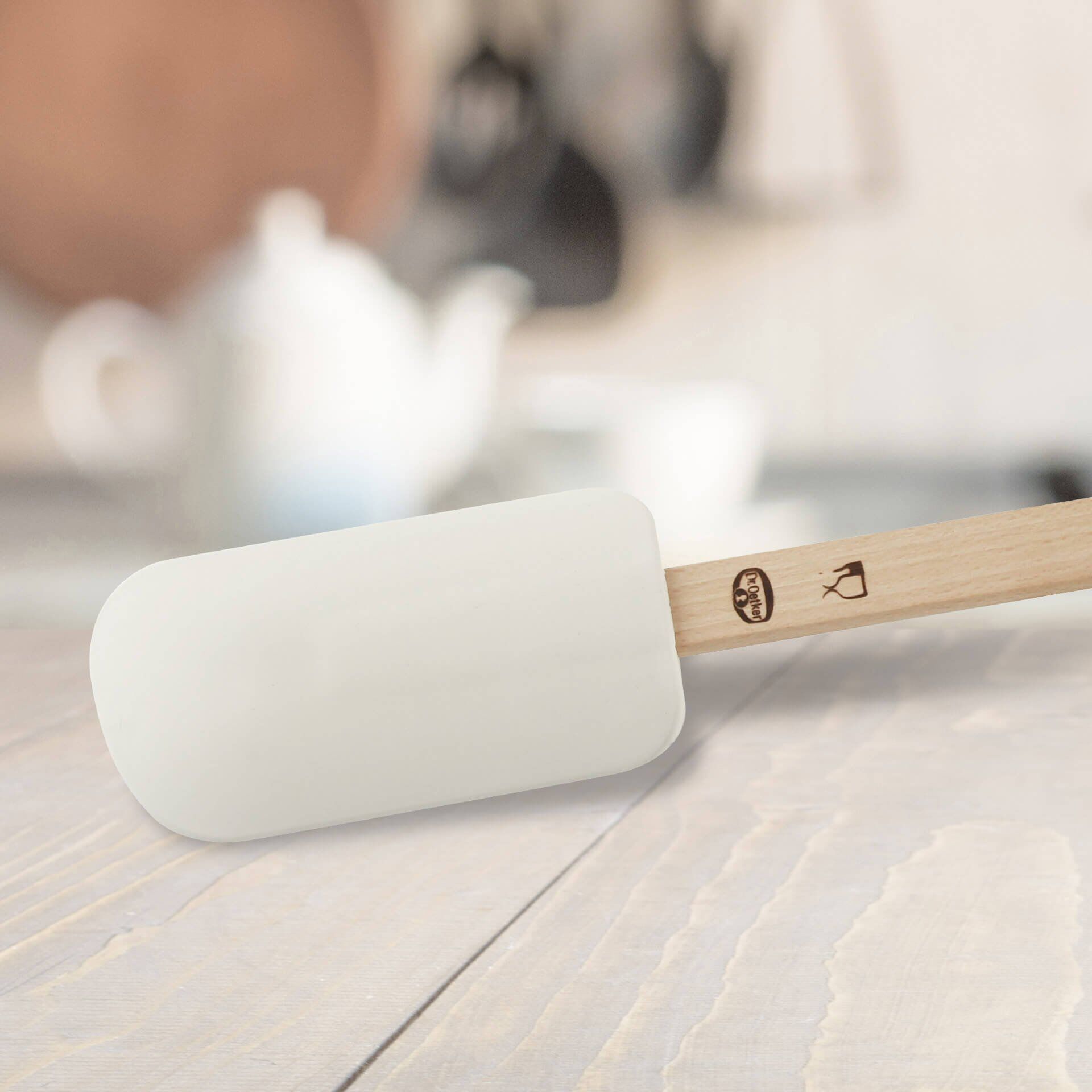 Teigschaber mit Holzgriff, 28cm