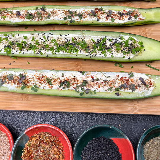 Gefüllte Gurken mit Frischkäse