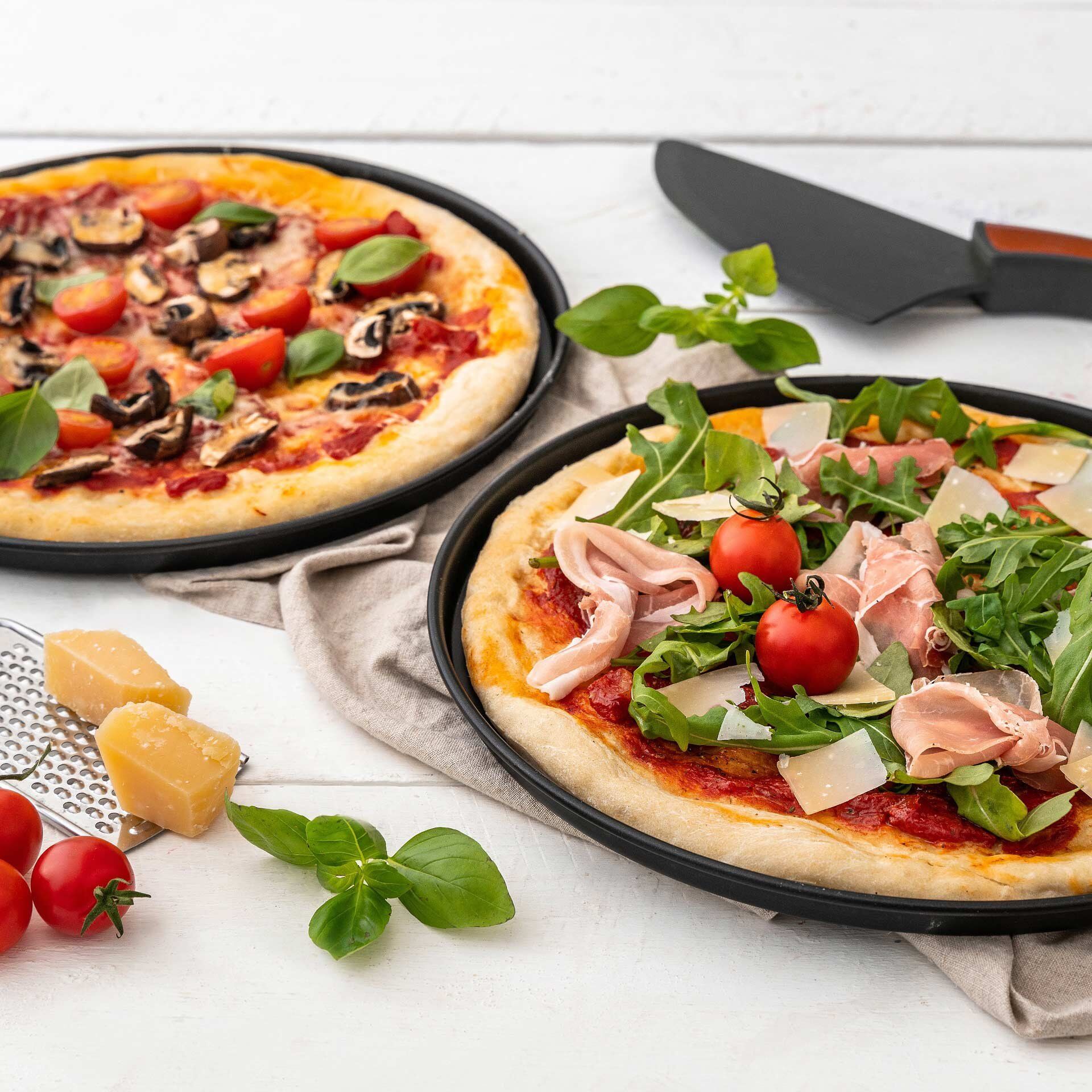 Pizza-Set mit 2 Blechen & Schneider Special - Countries, Ø29cm