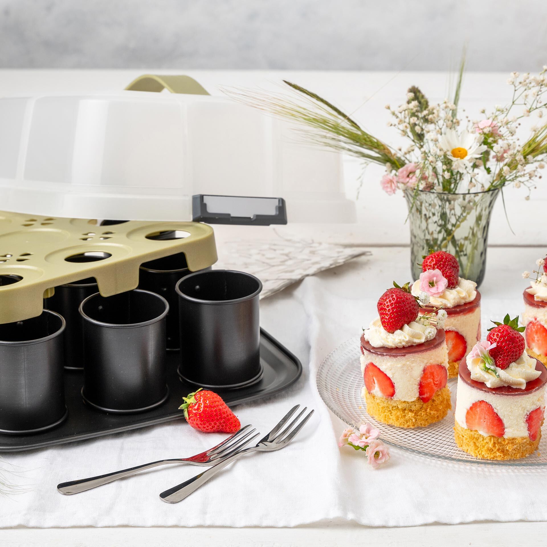 Mini Törtchen Backblech mit Transporthaube & Törtchenretter, 9er