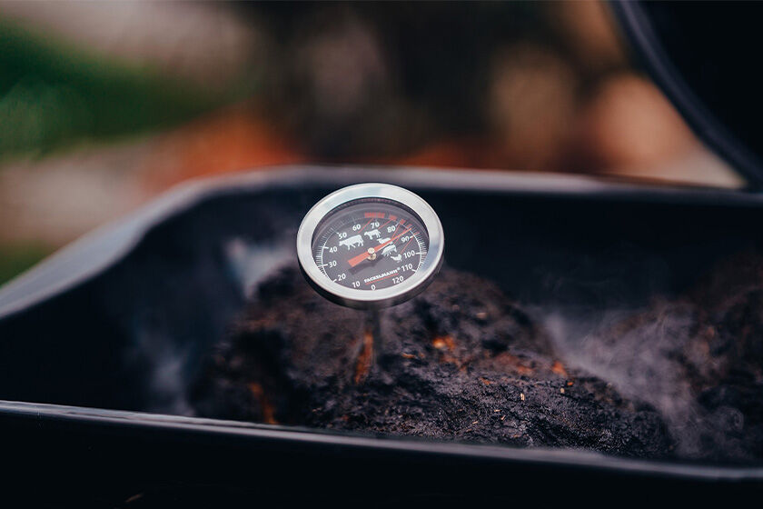 Gegrilltes Fleisch mit Grillthermometer Gegrilltes Fleisch mit Grillthermometer