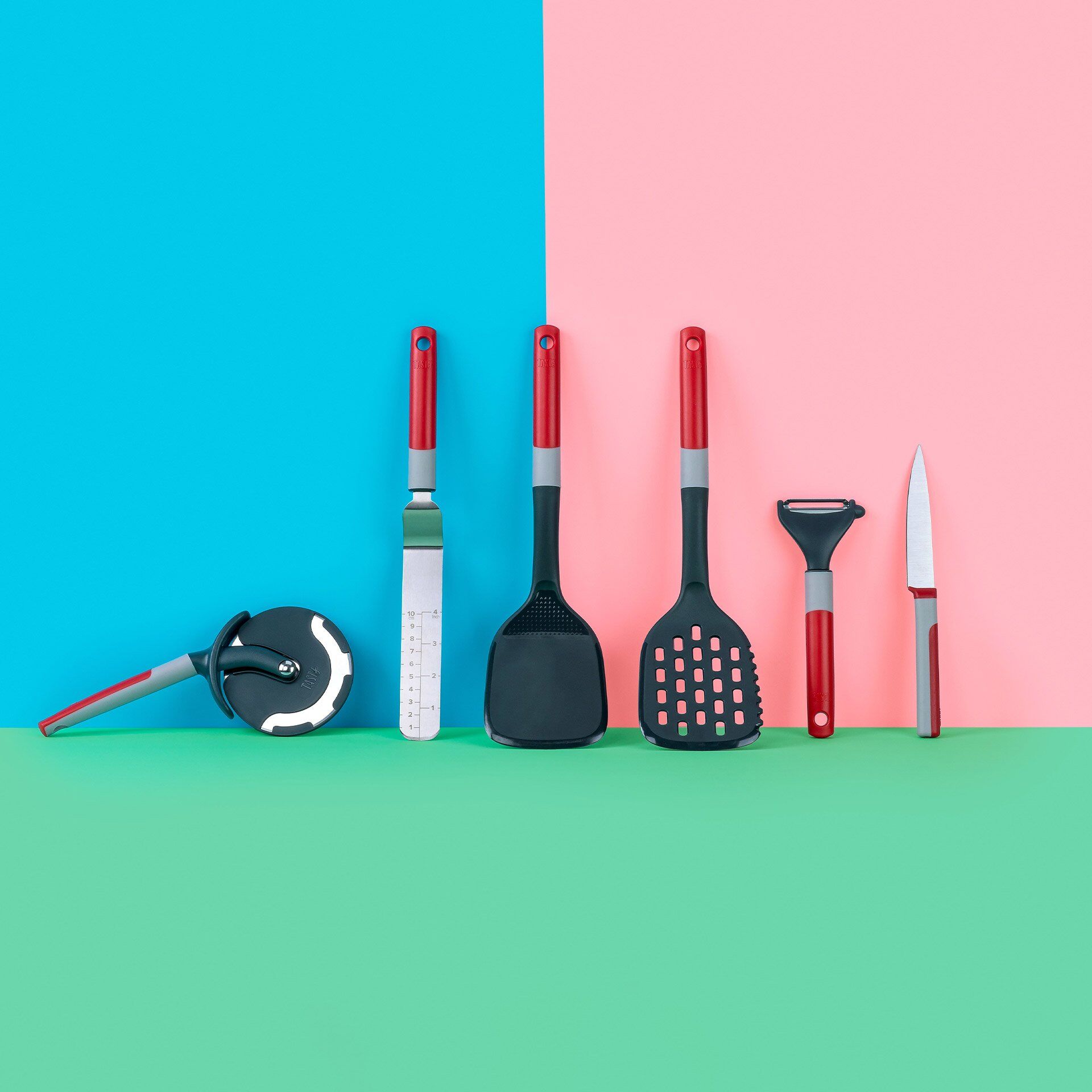 Pfannenwender mit Schneidfunktion, 34cm ,rot