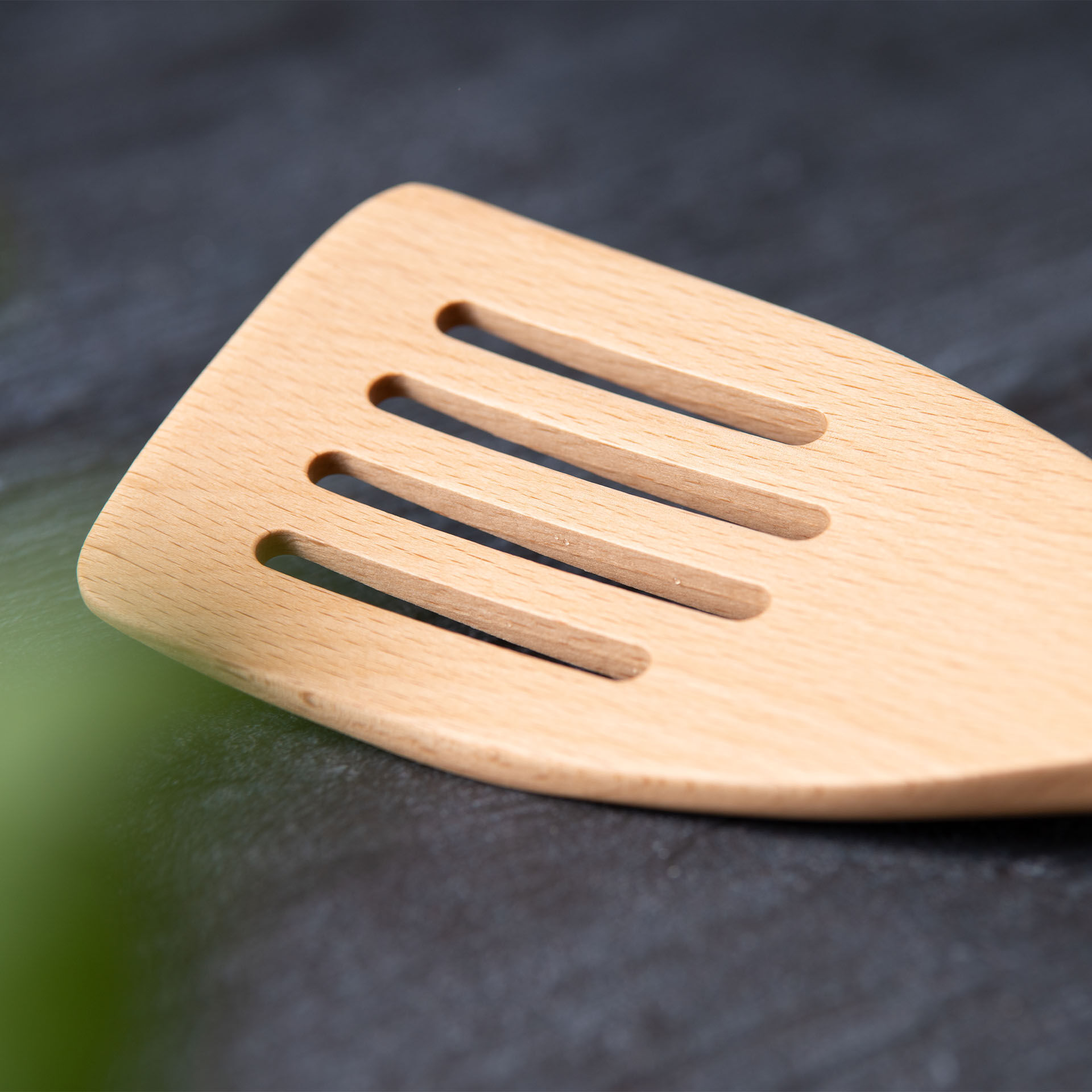 Pfannenwender mit Schlitzen, 31cm