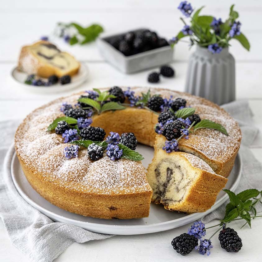 Eierlikörkuchen Rezept – mit Brombeer-Swirl | Fackelmann